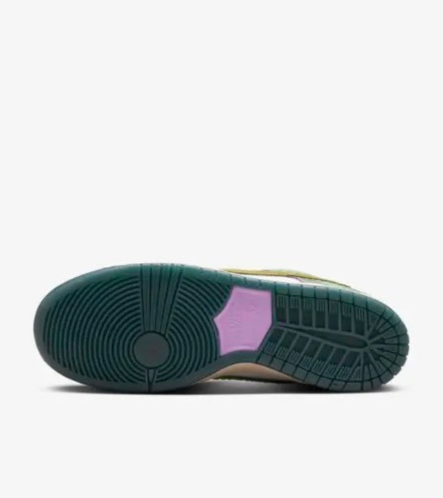 Nike SB Dunk Low Pro x Alexis Sablone "Chameleon"