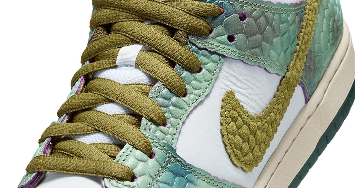 Nike SB Dunk Low Chameleon x Alexis Sablone