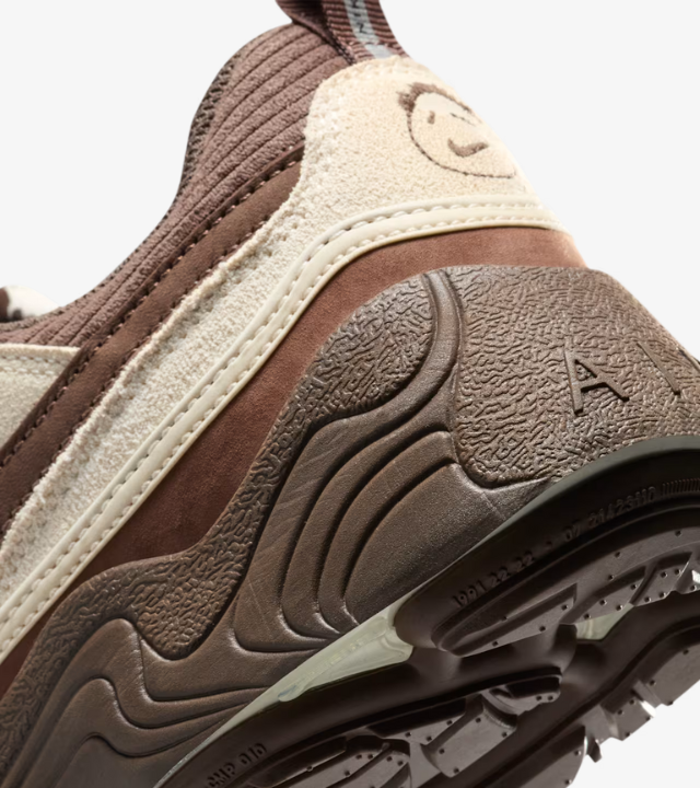 Nike Zoom Field x Travis Scott Jaxx "Pale Ivory and Leche Blue"