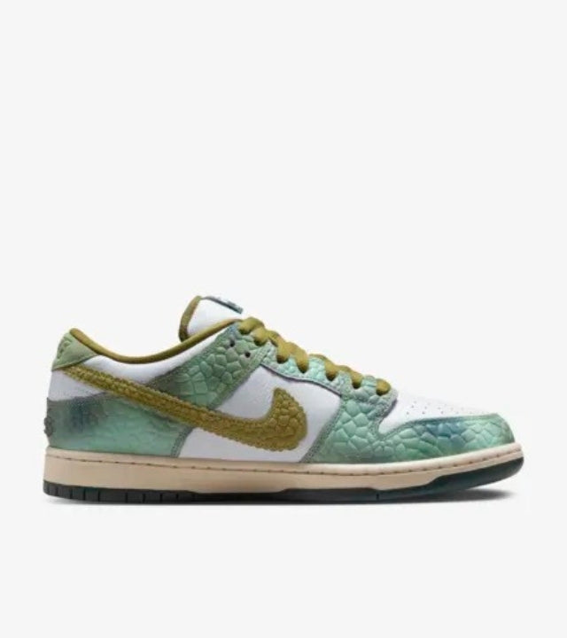 Nike SB Dunk Low Chameleon x Alexis Sablone